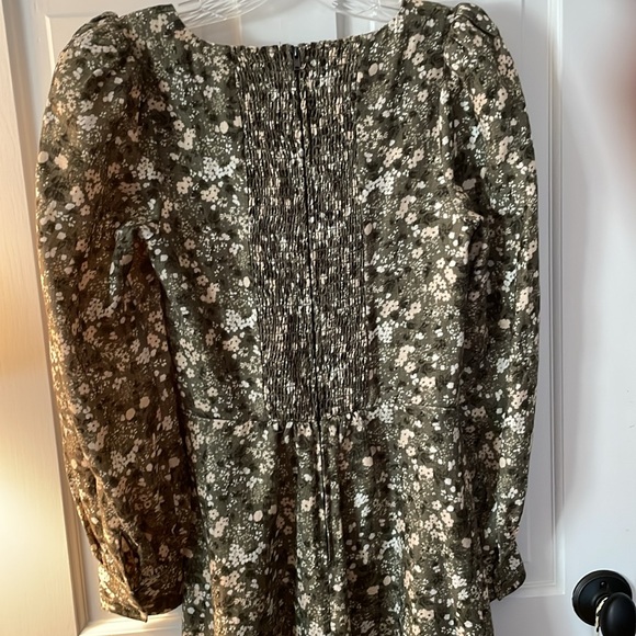 Gorgeous FEMININE & romantic Reformation green floral festive dress NWOT 4 💕 - Picture 7 of 10